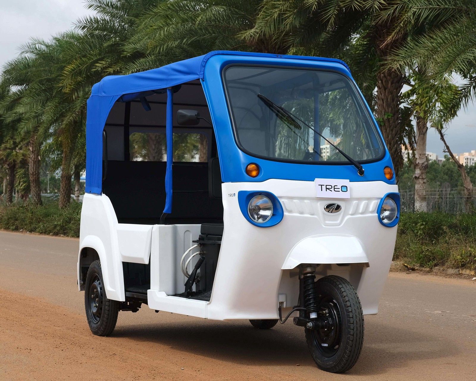 Self-Driving Cars Should Be Tuk-Tuks